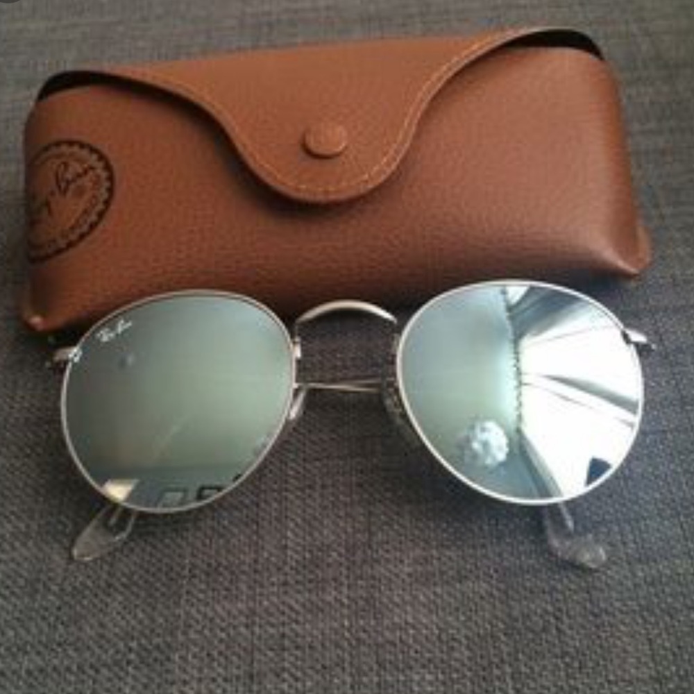 Silver circular RayBans